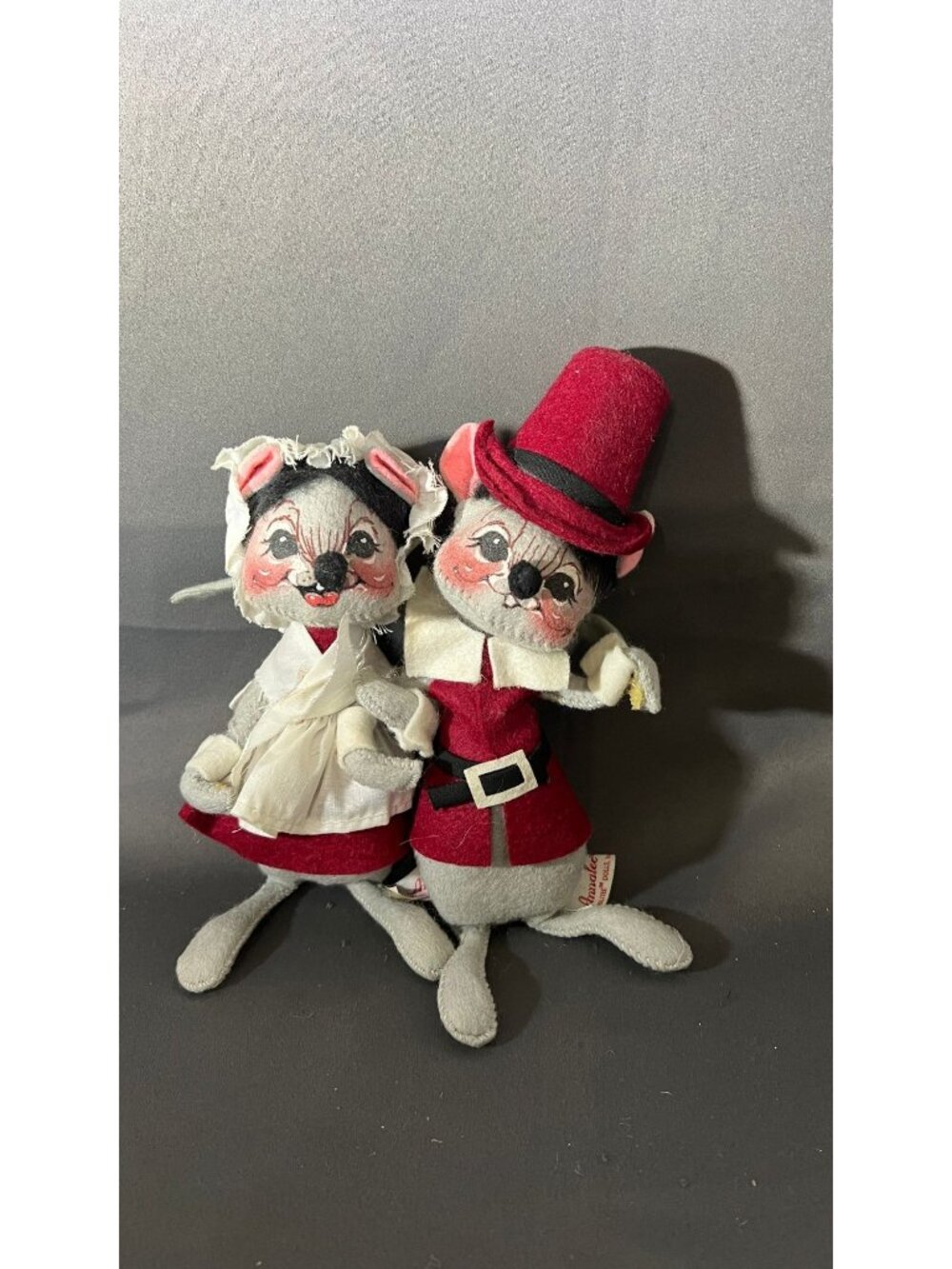 Annalee 1981 Pilgrim Mouse Couple Figurines Felt Dolls 8”